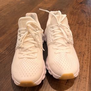 On Cloudswift Sneakers